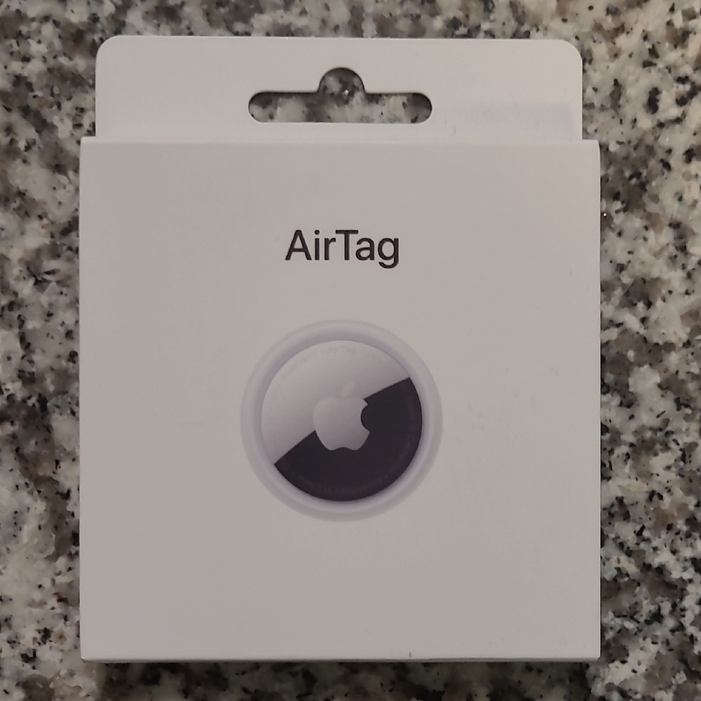 Apple AirTag in Classic White